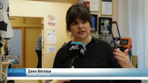 Zane Bērziņa rada apģērbu cilvēkiem ar invaliditāti