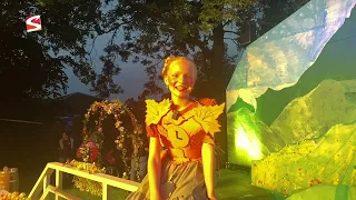 Packed crowds for children's open-air play BIS in Easterwierrum