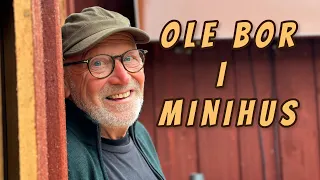 75-årige Ole flyttede fra kæmpe gård til 42 kvadratmeter uden vand - og er lykkelig