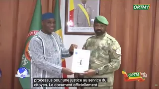 Minister of Justice presents National Forum on Justice report to Army General Assimi Goita