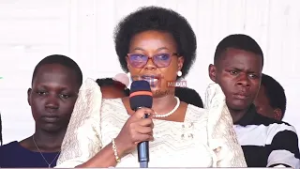 OKUSABA N'OKUSIIBA: Omusumba Bujjingo akulisizza abaayise ebya S.4