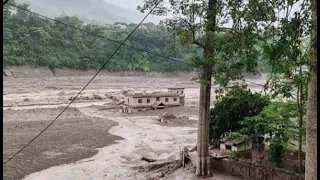 Death toll climbs to 350, 25 Canadians missing in Nepal floods