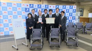 地域福祉を支援　滋賀県宅建協会が車いすを寄贈