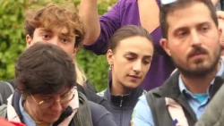 Attacks in Rome, sit-in at Don Bosco. "This is mafia. But the government is closing police statio...