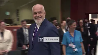 Von der leyen nesër në Tiranë, takim me presidentin Begaj, konferencë me kryeministrin Rama