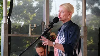 Hodonínské kulturní léto obohatily šansony v podání Renaty Drössler