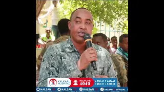 Cabdirashiid Janan oo dhabarka u jeediyay Dowladda Federaalka iskuna dhiibay Axmed Madoobe.
