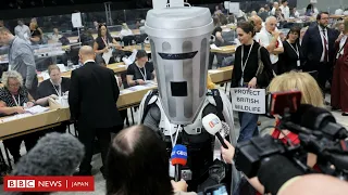 イギリスの選挙常連候補「顔がごみ箱伯爵」とは？　補選でファラージ氏に挑戦