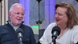 ΜΕΤΑΞΥ ΣΟΒΑΡΟΥ ΚΑΙ ΑΣΤΕΙΟΥ - ΕΛΕΝΑ ΠΑΠΑΔΟΠΟΥΛΟΥ