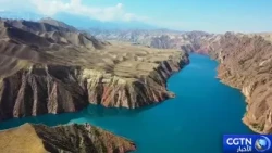 Stunning Views of Qinsu Lake and Its Picturesque Mountains Attract Visitors