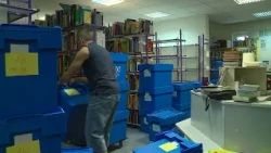 Knjige bodo v novi dom potovale po živi verigi