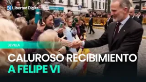 Felipe VI, aclamado y aplaudido en Dos Hermanas (Sevilla)