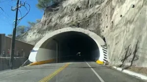 Hallan cinco cuerpos envueltos en plástico en la Durango–Mazatlán