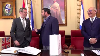 Intendente Olivera recibió al embajador de Reino Unido, Mel Green