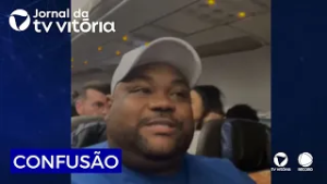 Passageiro é retirado de voo após confusão.