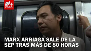 Marx Arriaga sale de sus oficinas de la SEP y toma el Metro CDMX