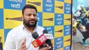 Delhi में जल्द आयेंगे महिलाओं के अकाउंट में 2500 | क्या है अब AAP का जवाब?