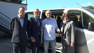 Osnovna škola u Delnicama dobila novo kombi vozilo za sigurniji prijevoz učenika