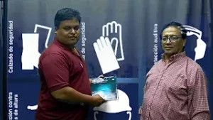 ADRIAN ENTREGA AFICHE