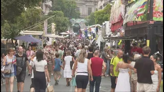 De la cucaña a la carrera de camareros: España se entrega a sus fiestas - laSexta Noticias