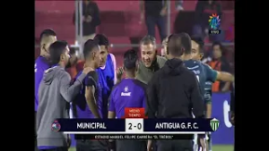 DT de Antigua GFC salió expulsado tras concluir el primer tiempo del partido ante Municipal