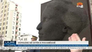 Krerët e shtetit bënë homazhe pranë varreve të personaliteteve që kontribuuan për lirinë