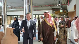استقبل مايك سنيسبي سعادة الدكتور عبداللطيف العبداللطيف، الرئيس التنفيذي للهيئة العامة لتنظيم الإعلام