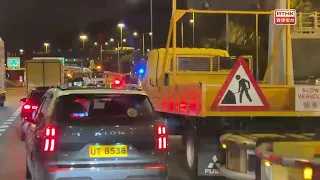 長青公路兩貨車相撞其中一車翻側　往屯門方向近金竹角全線封閉