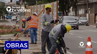 The pedestrian walkway is closed for construction in Vitória.