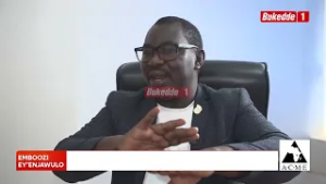 Emboozi ey'enjawulo; Okuvuba mukene mu nnyanja Nalubaale. Amataala agakozesebwa gagoba empuuta.