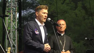 Rapujący duchowny i Rodzina Pospieszalskich.