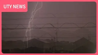 「ドーンとなった...窓を開けたら隣の屋根が燃えていた」落雷で火事か　20日夜は広い範囲で雷雨　停電も　山梨