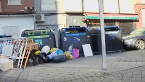 Patrullas secretas en Madrid vigilan que tires bien la basura: la multa puede superar los 1000 euros