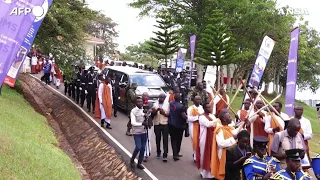 Uganda: i funerali del re più giovane del mondo, morto a 34 anni