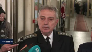 Адмирал Ефтимов: Не са летели военни самолети, докато летището в София беше затворено