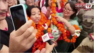 Commonwealth Games: वेटलिफ्टिंग में मेडल जीतने वाले खिलाड़ियों और मीराबाई चानू का ज़ोरदार स्वागत
