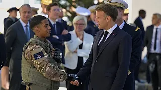 Não, Macron não tenciona desencadear uma guerra com a Rússia para se manter no poder