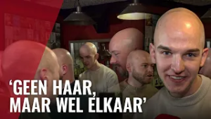 Café staat vol met kale mannen op Kalentijnsdag