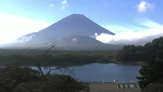 精進湖ライブカメラ タイムラプス映像（2026年8月16日） 提供：UTYテレビ山梨