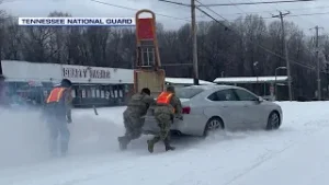 Национальная гвардия штата Теннесси спасла более 200 водителей, застрявших в Мемфисе.