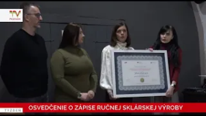 Osvedčenie o zápise ručnej sklárskej výroby v Malokarpatskom múzeu