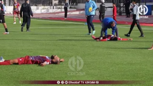 شـــاهد.. اللاعبون ينهارون بعد نهاية لقاء إتحاد خنشلة وأولمبيك أقبو