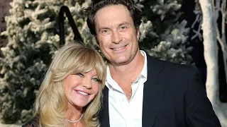 Oliver Hudson Details Insecurities From Growing Up With "Icon" Mom Goldie Hawn