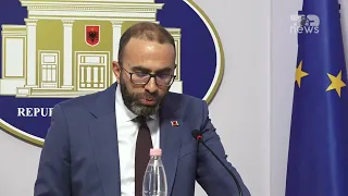"Nuk jemi 55 kukulla të Ramës ne"/Gaz Bardhi:Ja 'robotët' e PS që ngrenë kartonin/ Marrin rrogën kot