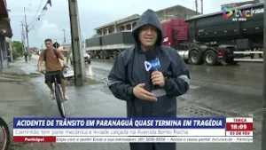 ACIDENTE DE TRÂNSITO EM PARANAGUÁ QUASE TERMINA EM TRAGÉDIA