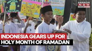 Индонезия готовится к священному месяцу Рамадан: сотни людей присоединились к факельному шествию ...