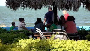 Familias disfrutan del Puerto Salvador Allende en Managua