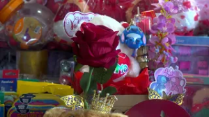 Artículos del amor y la amistad dinamizan el comercio nacional