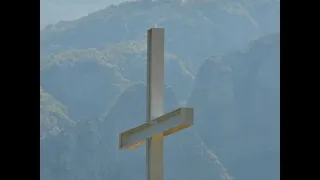 KRYQI QË RINGJALL KUJTESËN E NJË FSHATI TË HARRUAR