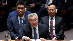 مندوب الصين الدائم لدى الأمم المتحدة  يجب وقف العمليات العسكرية فورا لمنع تصعيد الأوضاع